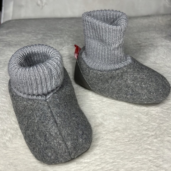 Light Gray Fleece Baby‎ Booties - Size 1 (0-6 Months)! - Picture 4 of 7